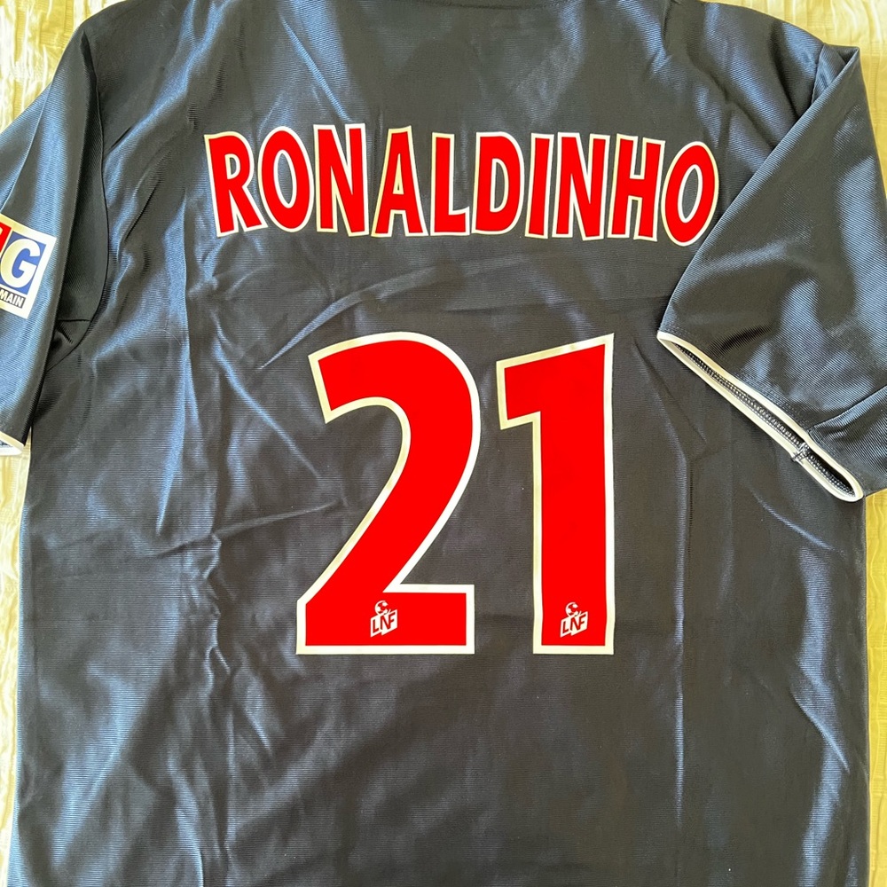 PSG Retro Jersey - #21 Ronaldinho